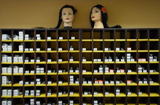 Hairdresser's salon for people with impaired hearing