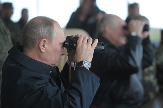 Vladimir Putin visits Belarus