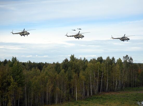 Vladimir Putin visits Belarus