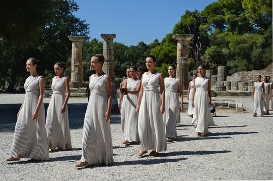 Ceremony lighting the Olympic flame
