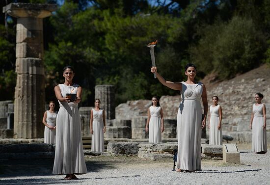 Ceremony lighting the Olympic flame