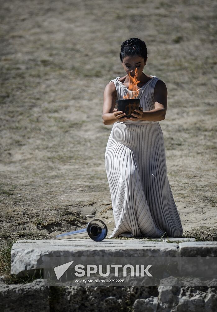 Ceremony lighting the Olympic flame