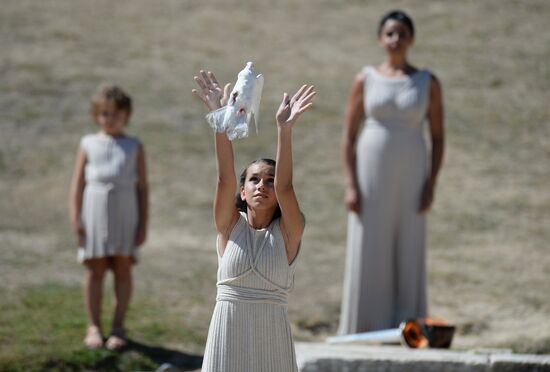 Ceremony lighting the Olympic flame