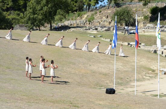 Ceremony lighting the Olympic flame