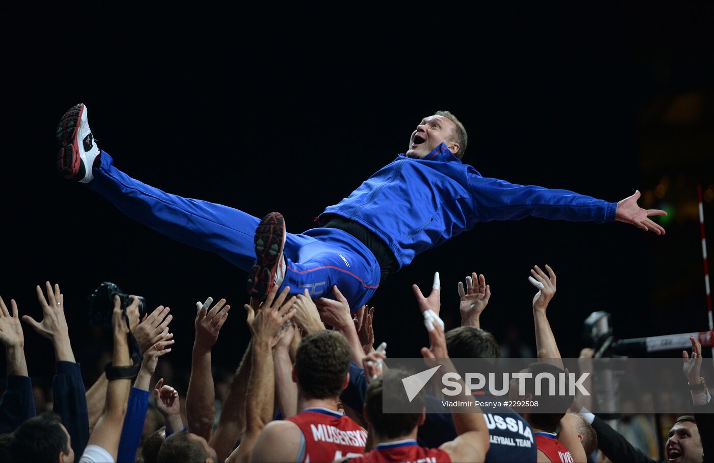 2013 Men's European Volleyball Championship. Finals