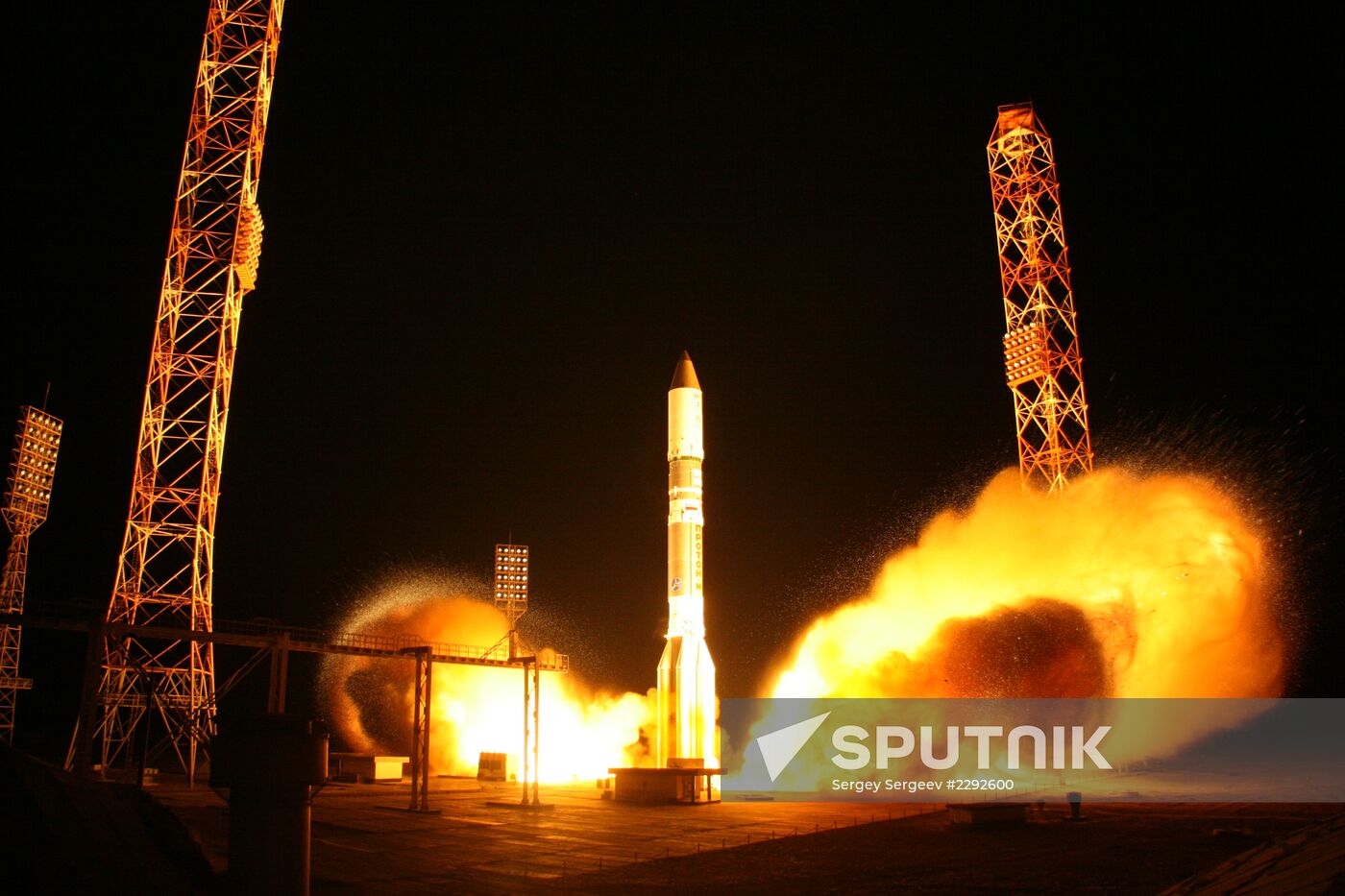 Launching Proton-M rocket carrying Astra 2E satellite