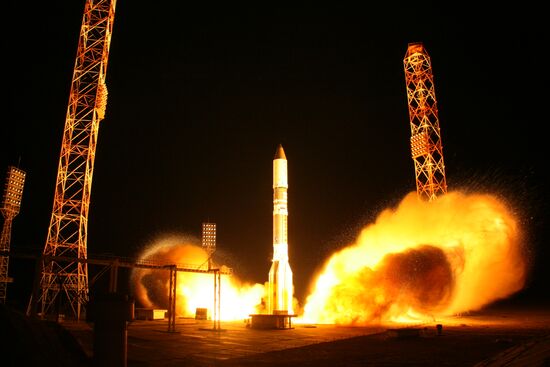 Launching Proton-M rocket carrying Astra 2E satellite