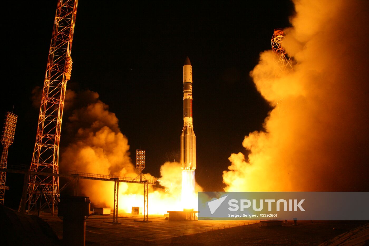 Launching Proton-M rocket carrying Astra 2E satellite