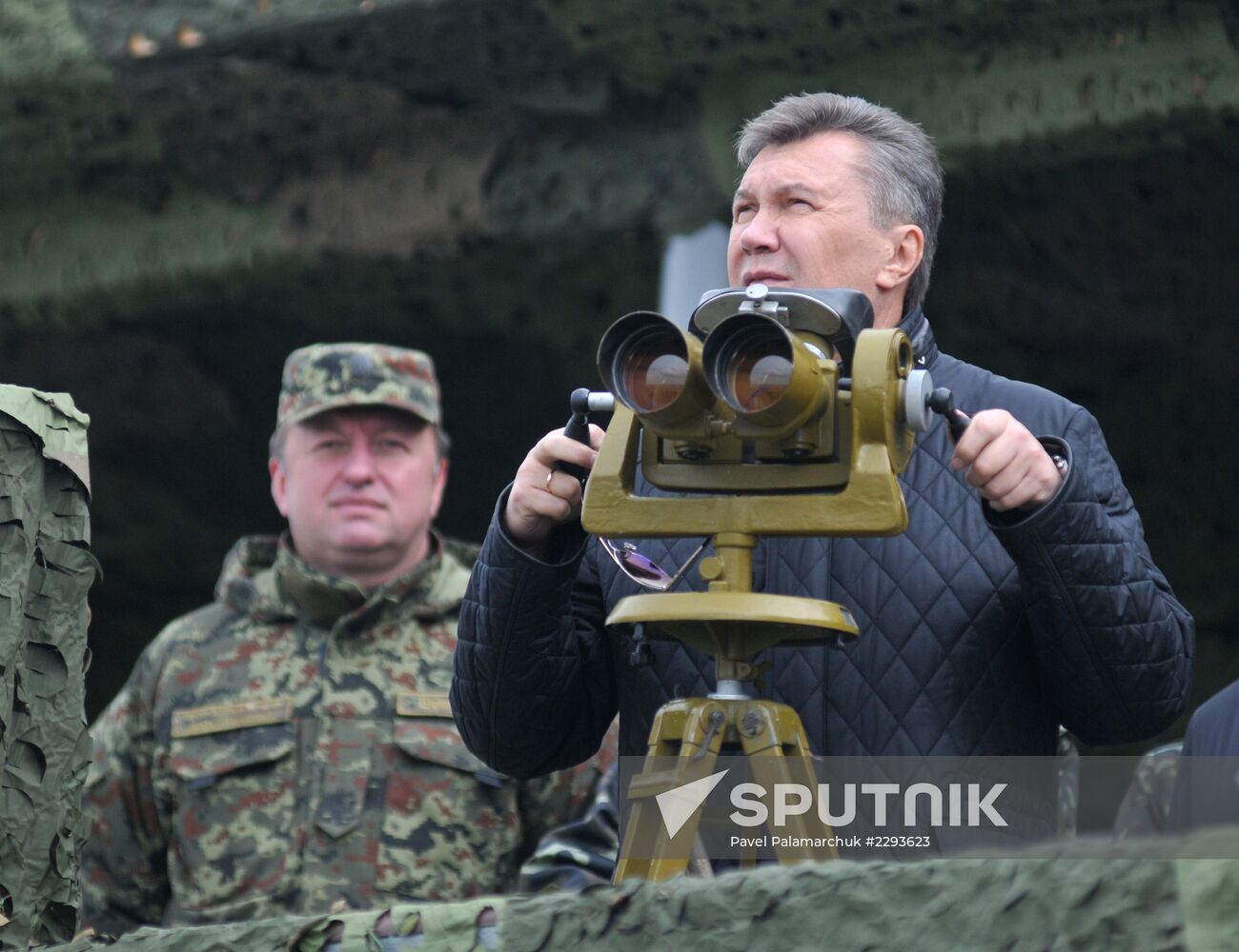 Viktor Yanukovych at military exercise in Lviv Region