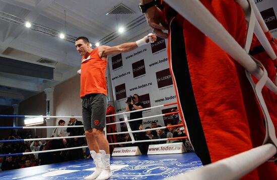 Boxing. Training of A.Povetkin and Vladimir Klitschko before fight