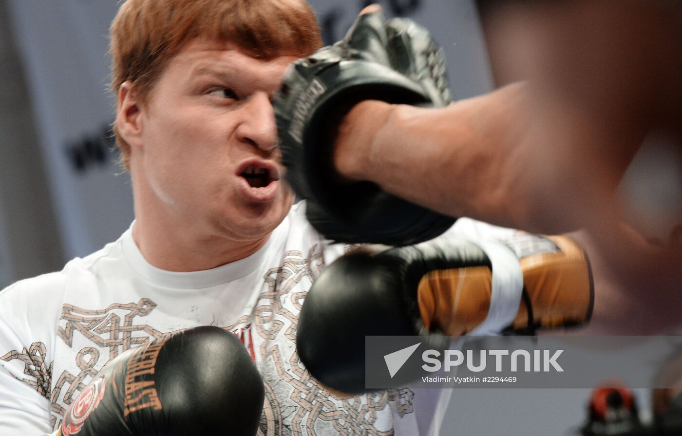 Boxing. Training of A.Povetkina and Vladimir Klitschko before fight