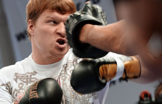 Boxing. Training of A.Povetkina and Vladimir Klitschko before fight