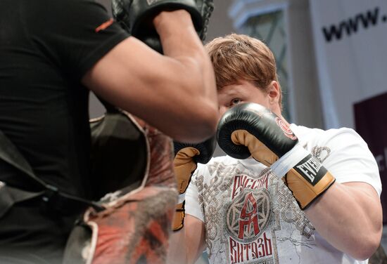 Boxing. Alexander Povetkin and Wladimir Klitschko training before fight