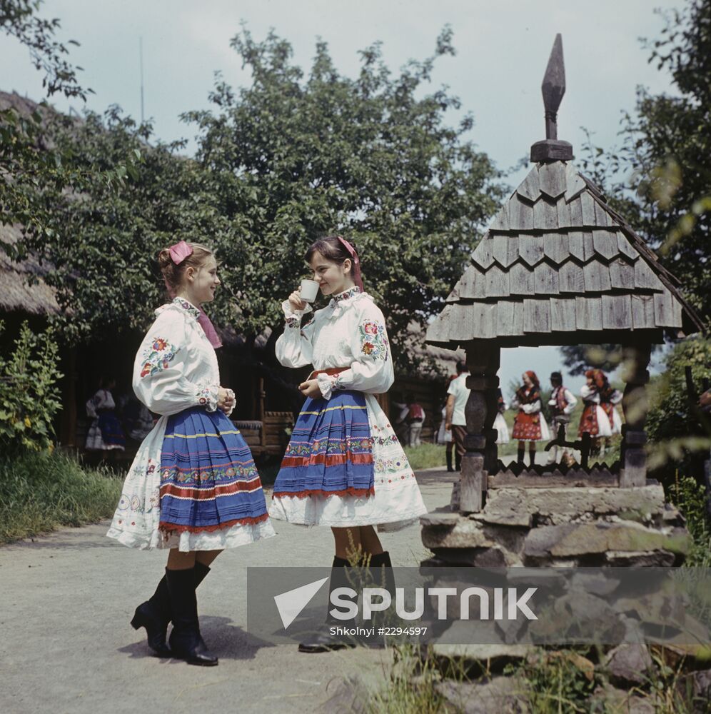 Yunost Ukrainian ensemble
