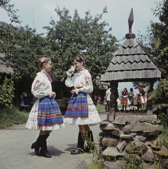 Yunost Ukrainian ensemble