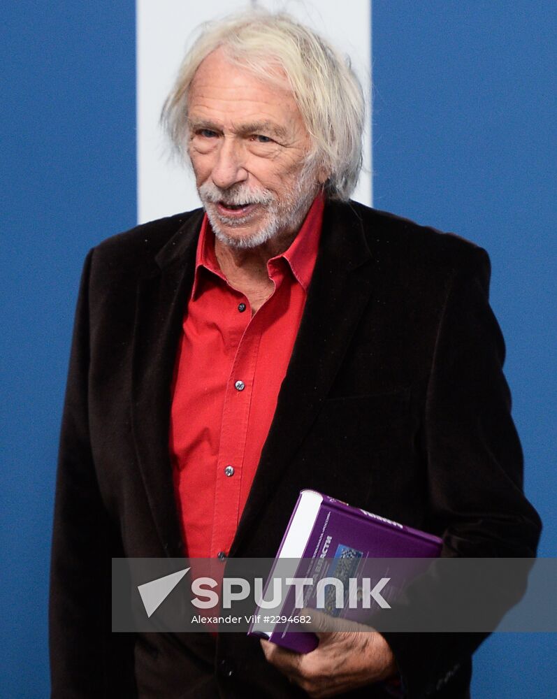 News conference with French actor Pierre Richard
