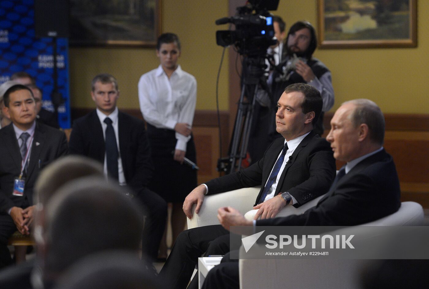 Putin,Medvedev meet with United Russia Party activits