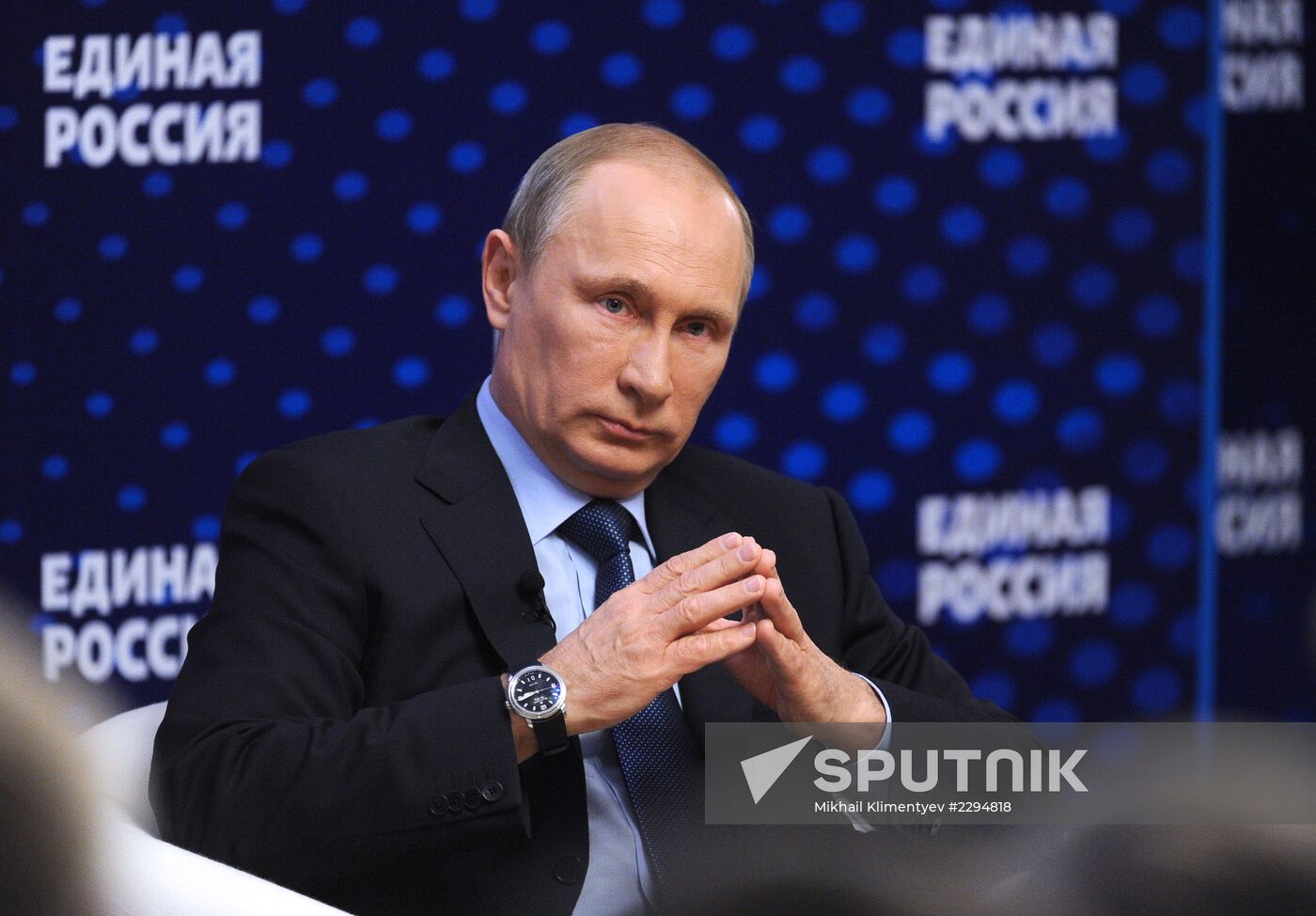 Putin, Medvedev meet with United Russia Party activits