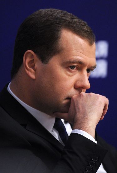 Putin, Medvedev meet with United Russia Party activits
