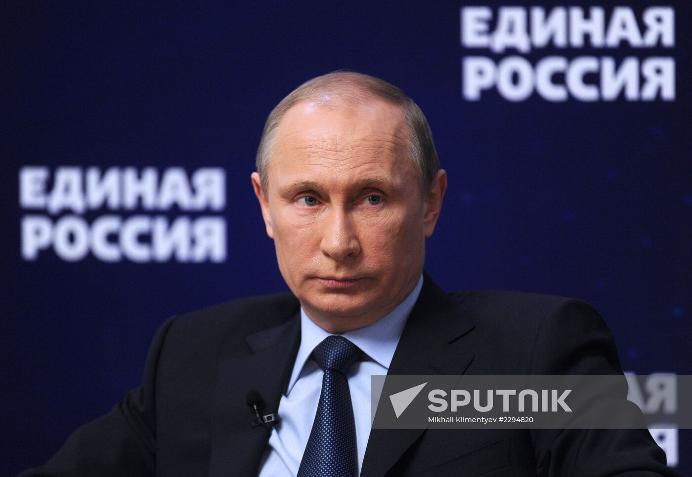 Putin, Medvedev meet with United Russia Party activits