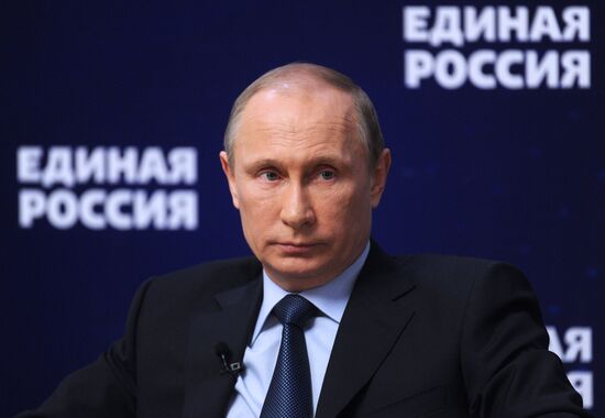 Putin, Medvedev meet with United Russia Party activits