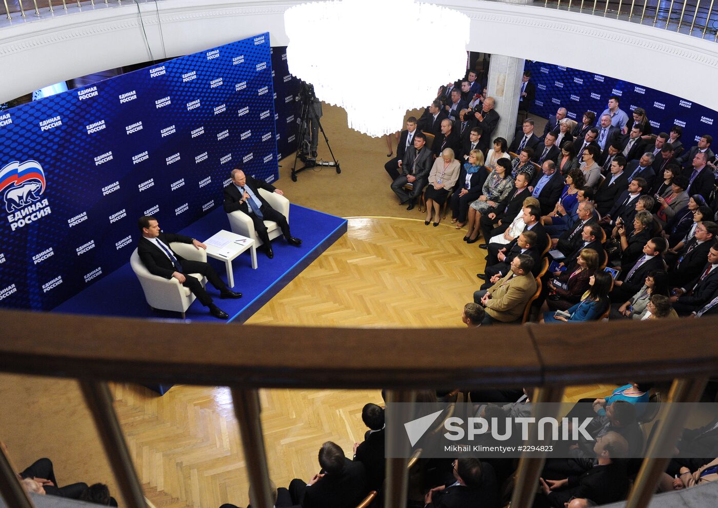 Putin, Medvedev meet with United Russia Party activits