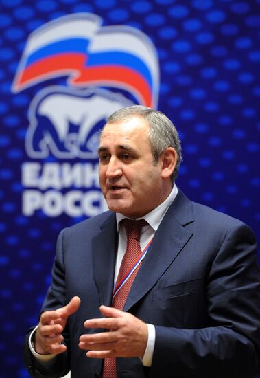 Putin, Medvedev meet with United Russia Party activits