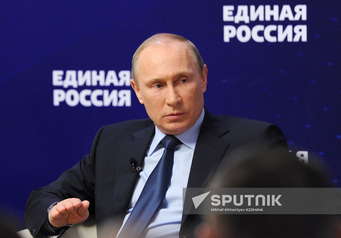 Putin, Medvedev meet with United Russia Party activits