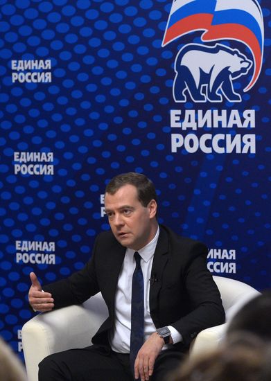 Putin, Medvedev meet with United Russia Party activits