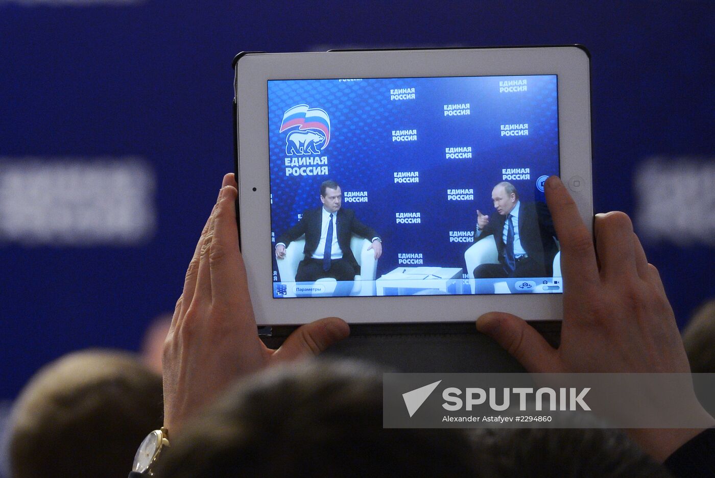 Putin, Medvedev meet with United Russia Party activits