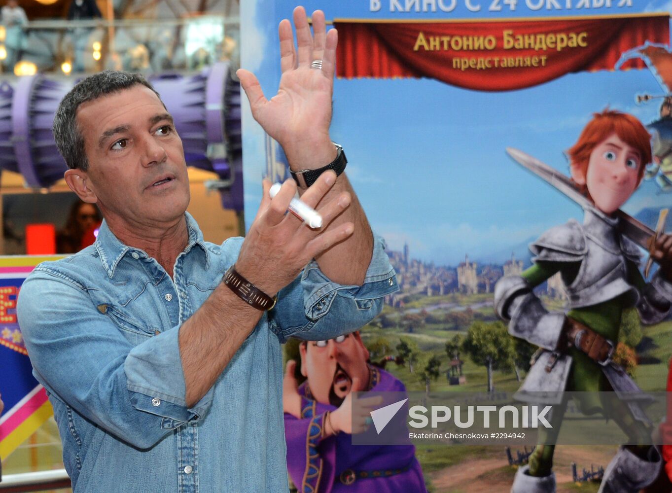 Antonio Banderas gets star of fame at Vegas in Moscow