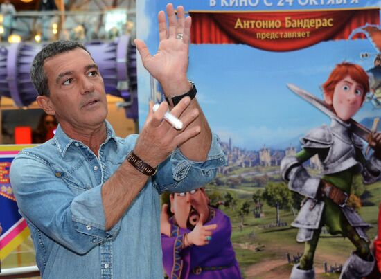 Antonio Banderas gets star of fame at Vegas in Moscow