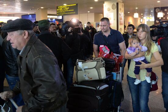 Russian diplomats evacuated from Tripoli arrive at Domodedovo