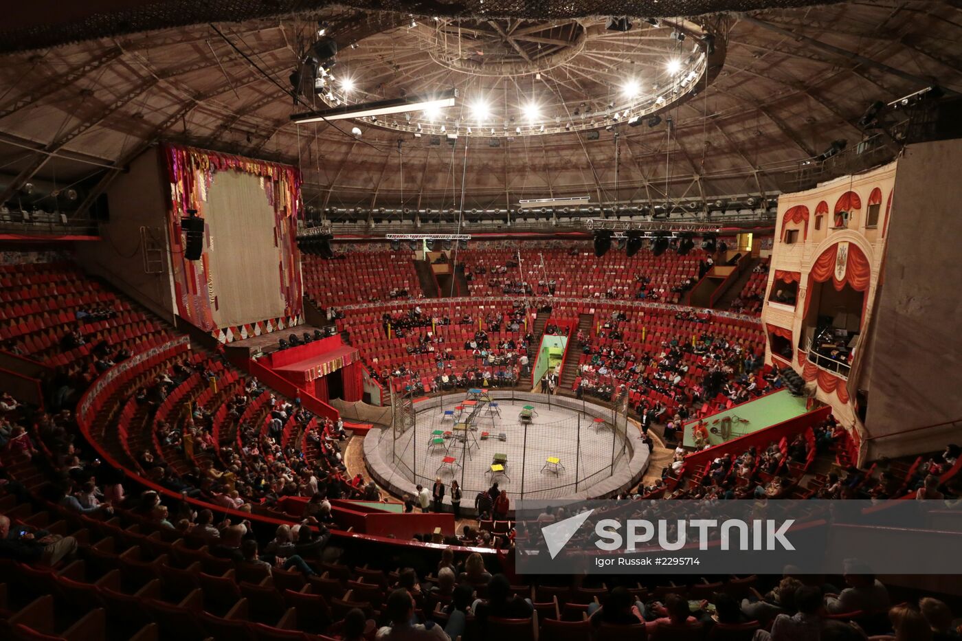 New program in Slava Polunin Circus