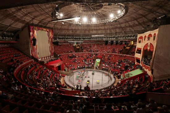 New program in Slava Polunin Circus