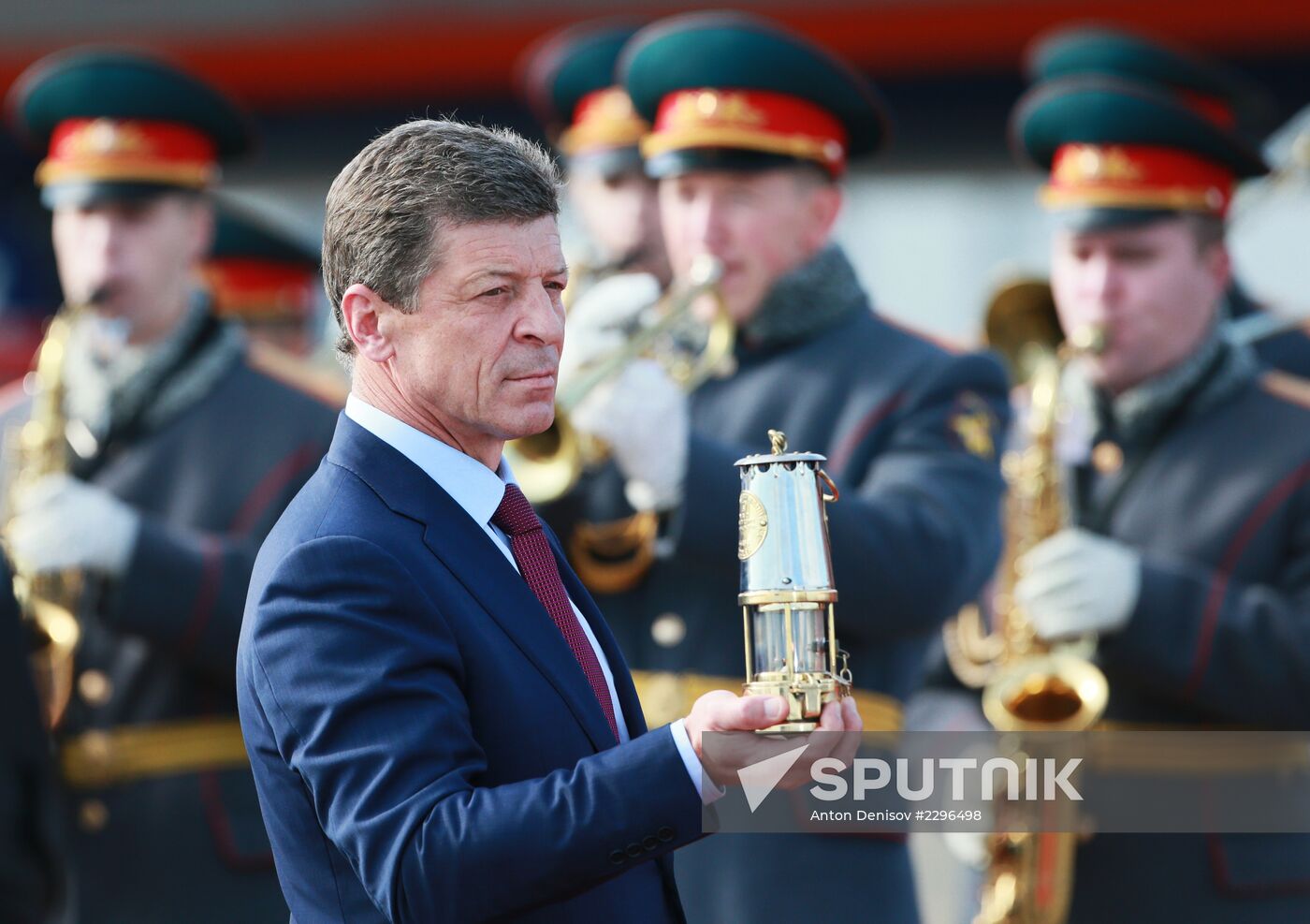 Olympic Flame welcomed in Moscow