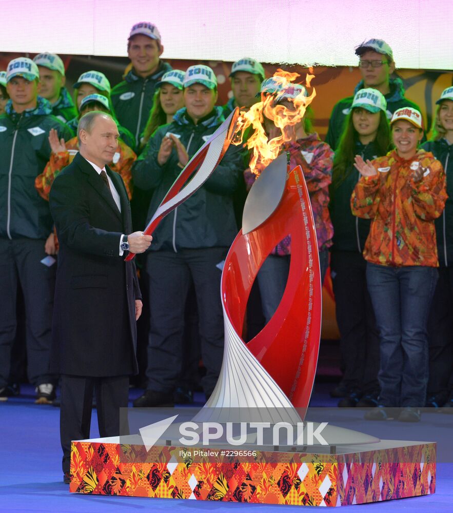 Start of Sochi 2014 Olympic torch relay