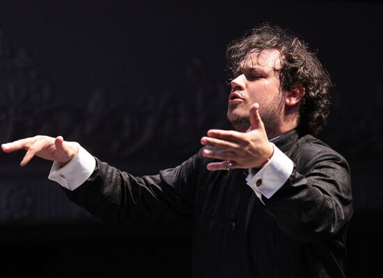Symphony orchestra of Primorye Theater of Opera and Ballet gives first concert