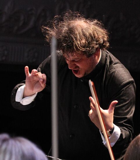 Symphony orchestra of Primorye Theater of Opera and Ballet gives first concert