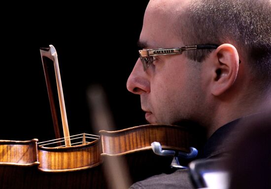 Symphony orchestra of Primorye Theater of Opera and Ballet gives first concert
