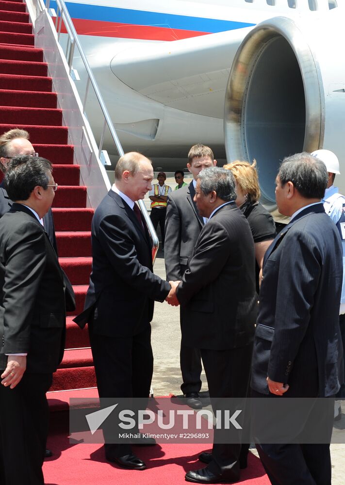 Vladimir Putin participates in APEC summit