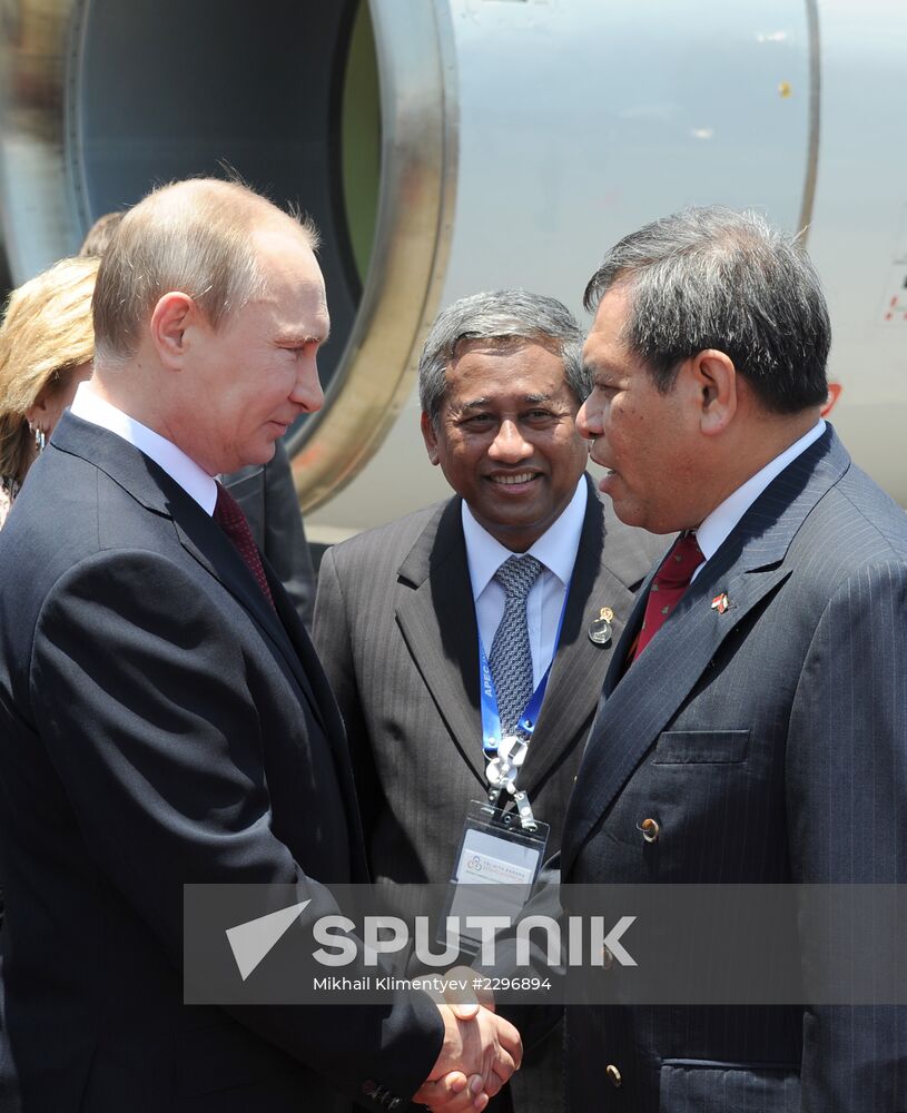 Vladimir Putin participates in APEC summit