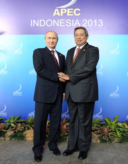 Vladimir Putin participates in APEC summit