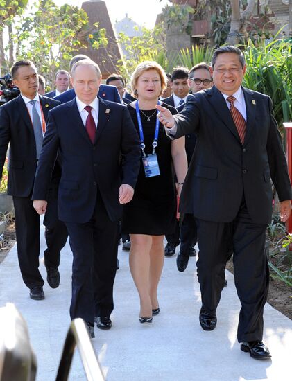 Vladimir Putin participates in APEC summit