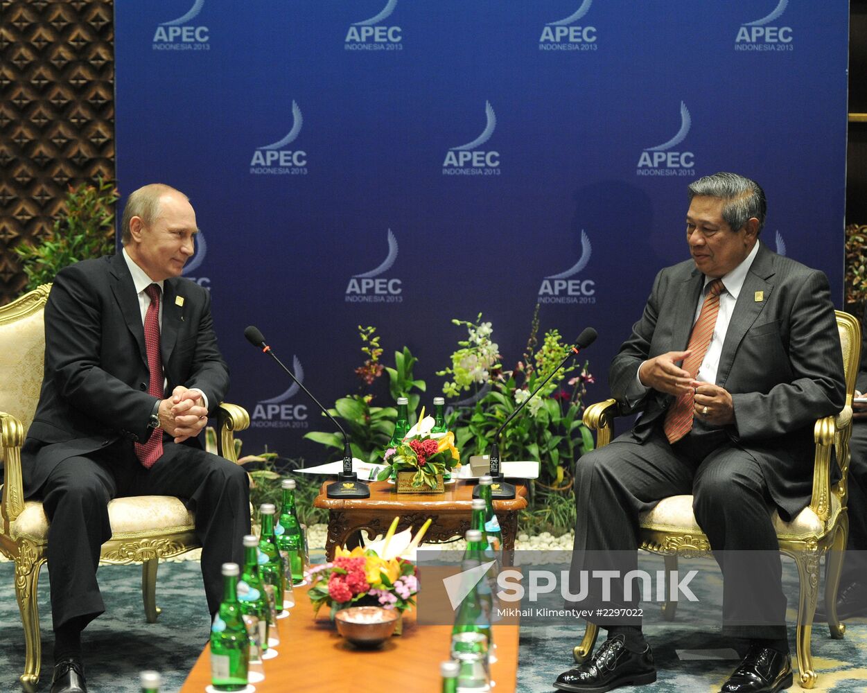 Vladimir Putin participates in APEC summit