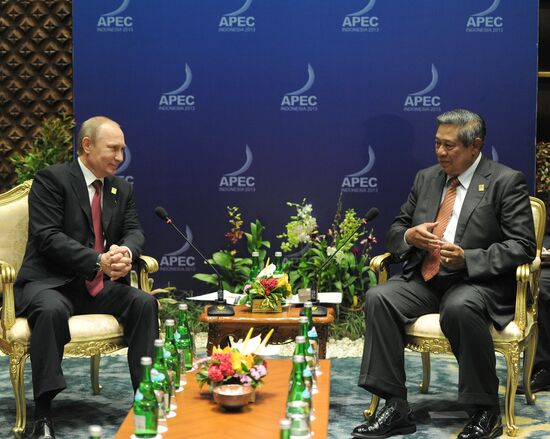 Vladimir Putin participates in APEC summit