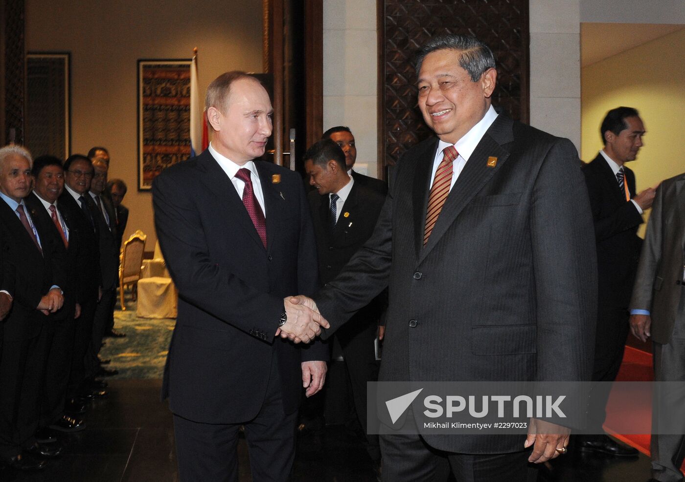 Vladimir Putin participates in APEC summit