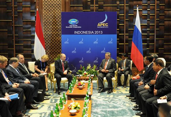 Vladimir Putin participates in APEC summit