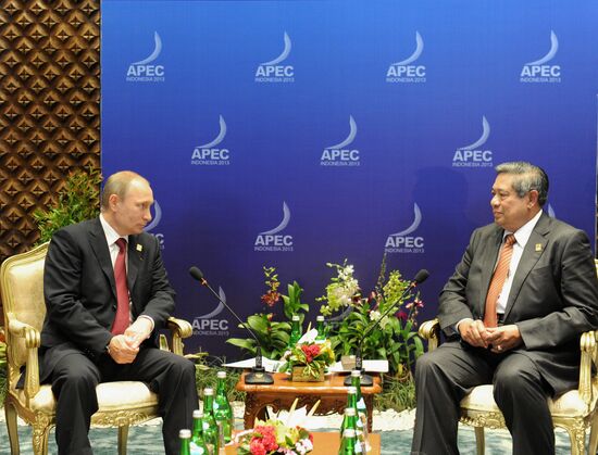 Vladimir Putin participates in APEC summit