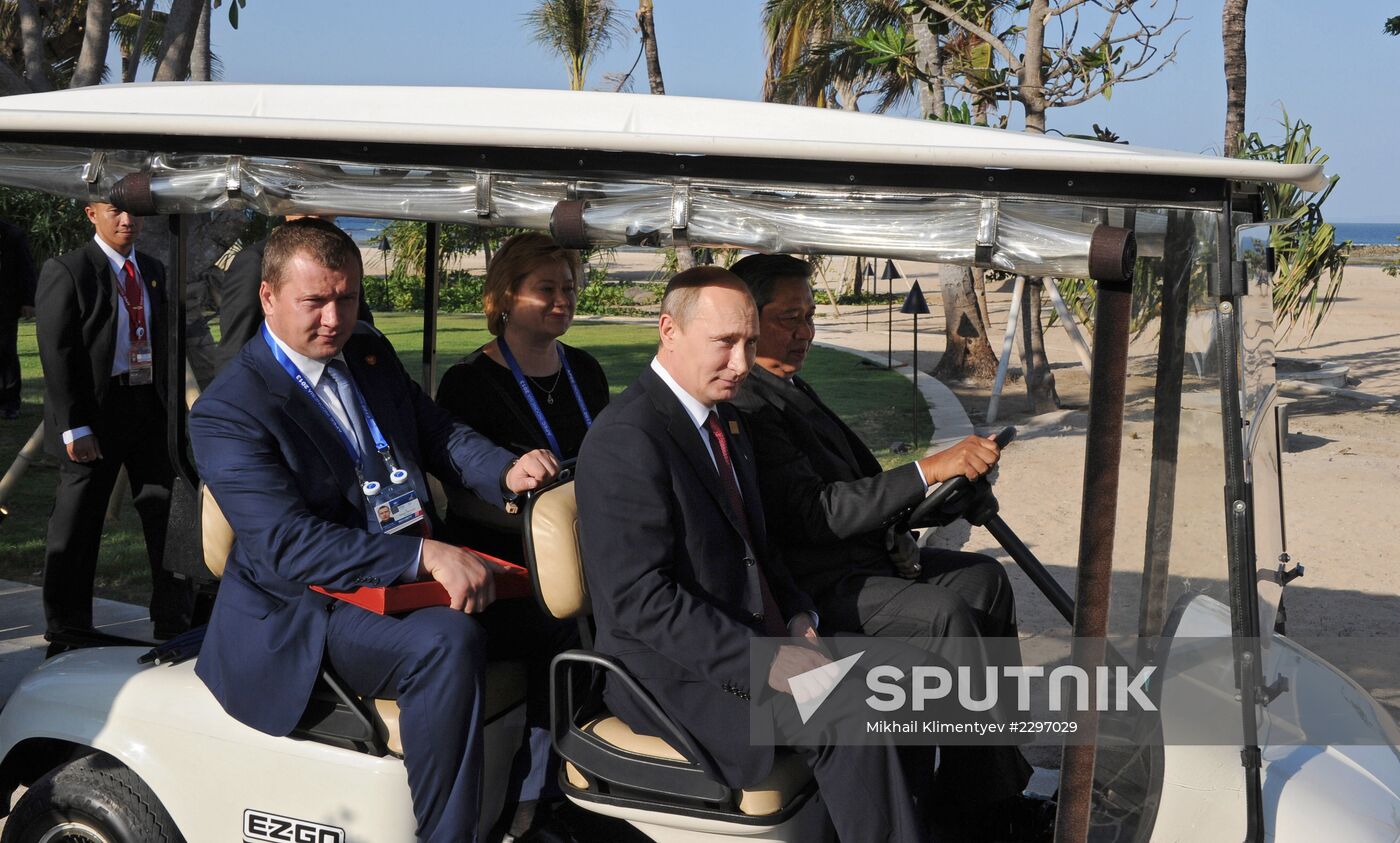 Vladimir Putin participates in APEC summit